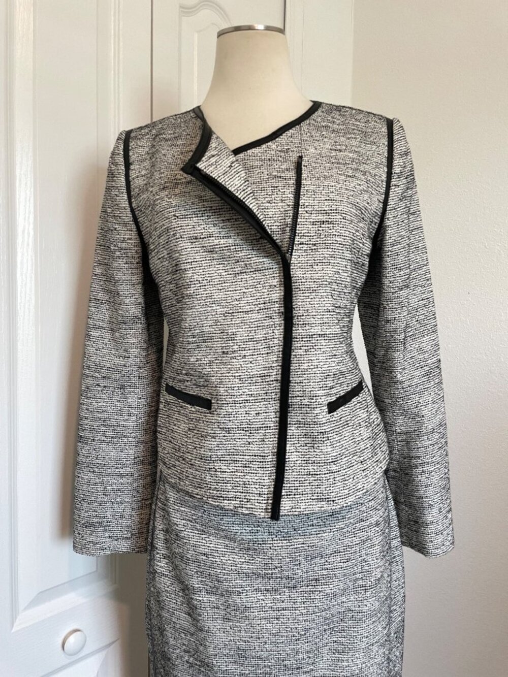 Classiques Entier Classic Black + White Tweed Structured Skirt Suit Set Size M/1 - Picture 3 of 15